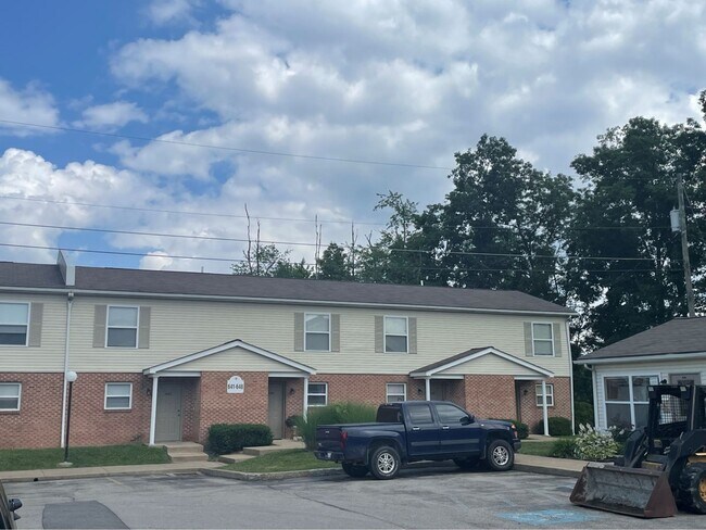 Building Photo - Rich View 3BR 50%