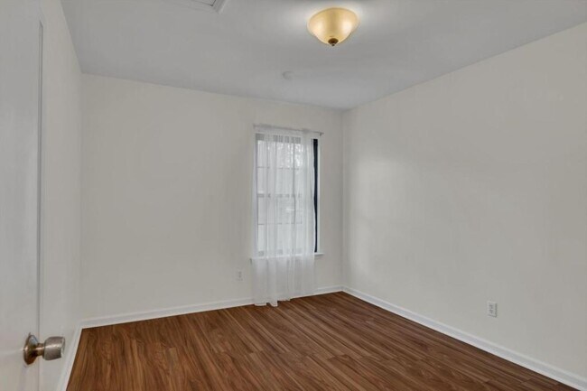 Building Photo - 459 Trina St