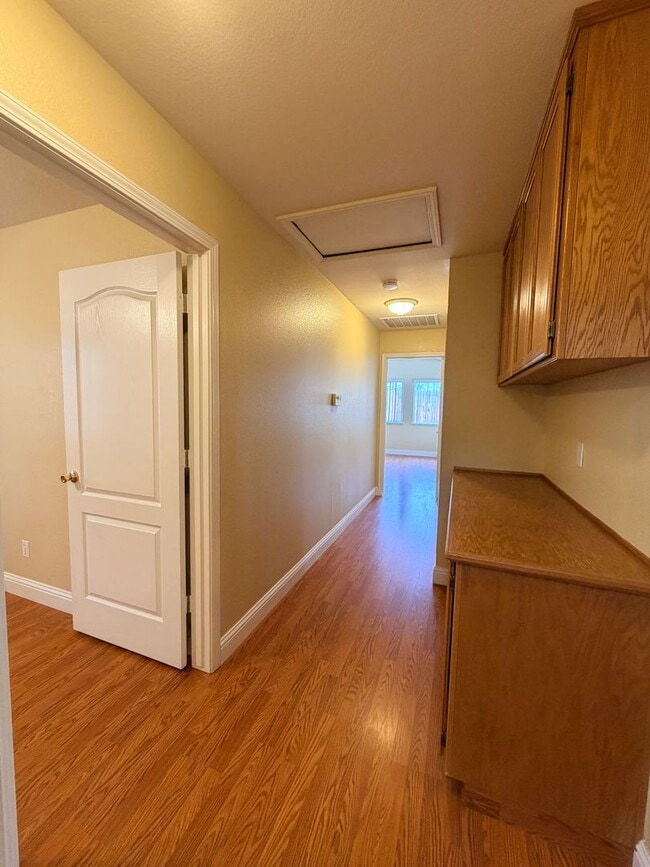 Building Photo - 710 Foothill St