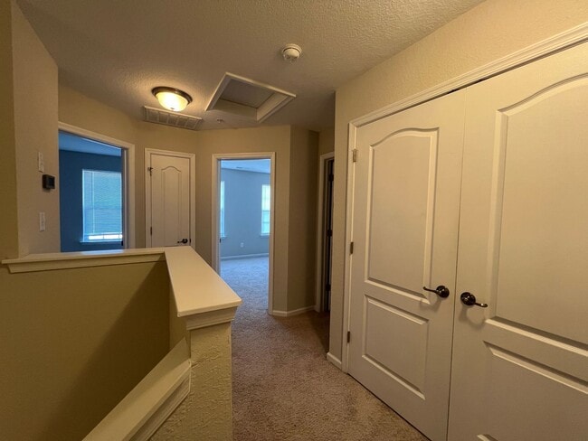 Building Photo - Welcome home - Trilevel H20 Townhome!