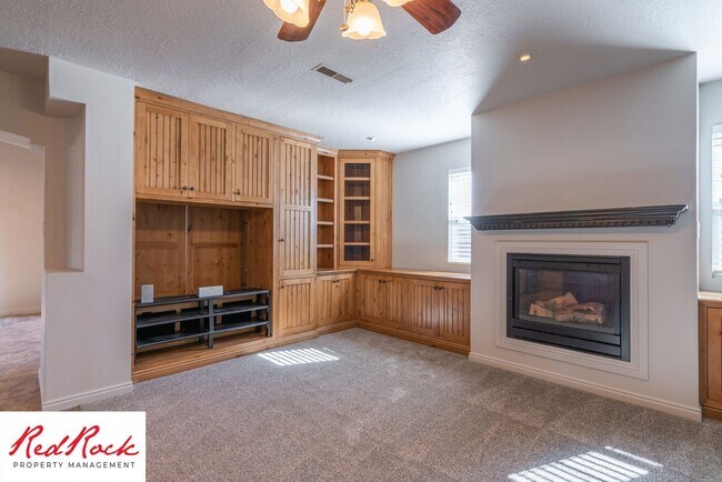 Building Photo - Spacious 3 Bedroom Single-Level Home in Bl...