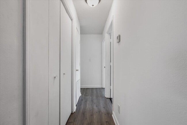 Building Photo - 851 Maple St