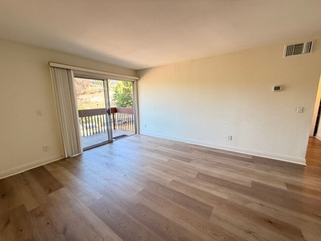 Building Photo - Spacious 2 Bedroom 2 Bathroom Condo with Large Balcony in Mission Valley
