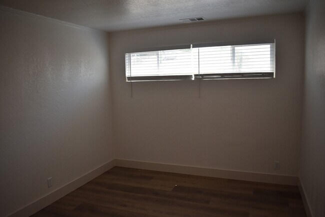 Building Photo - 1720 Bessie Ave