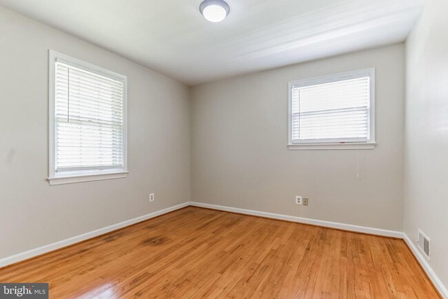 Building Photo - 8615 Regor Ln