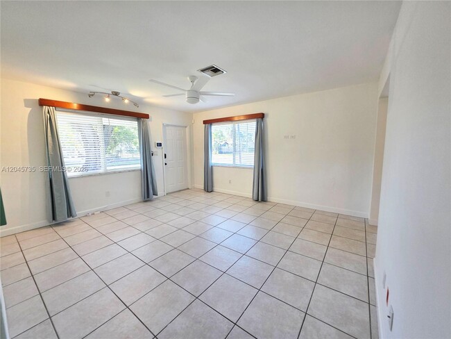 Building Photo - 2111 N 26th Ave