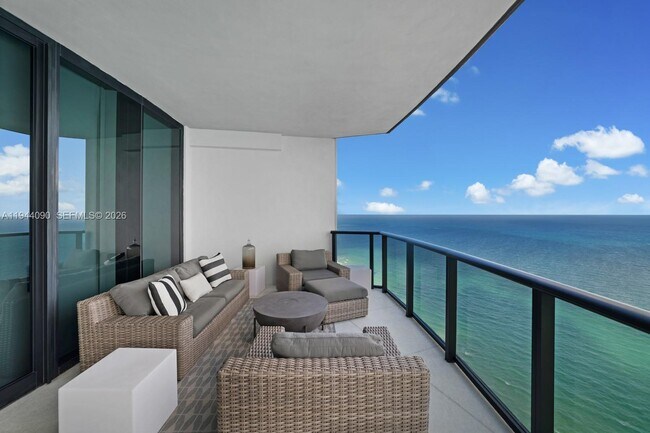 Building Photo - 18555 Collins Ave