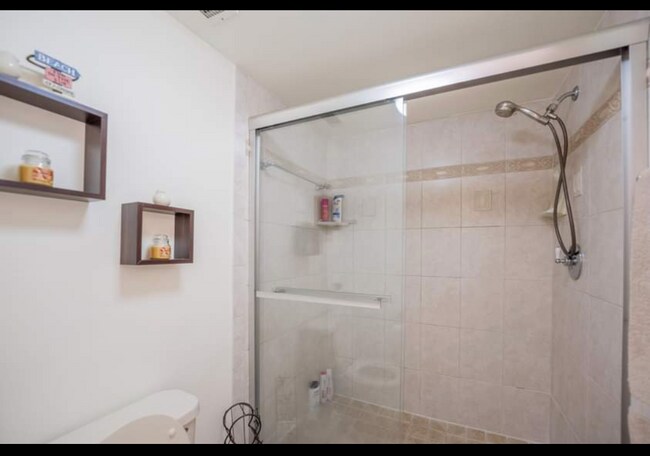 Building Photo - 303 Liberty Ct