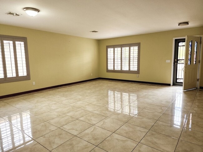 Building Photo - Marshall Ranch 5 bedroom!!  Available Now.