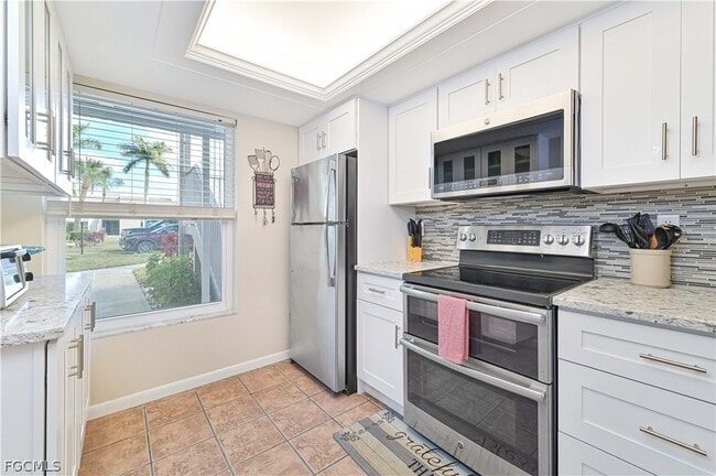 Building Photo - 5445 Peppertree Dr