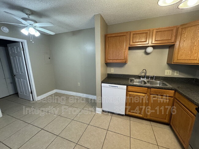 Building Photo - 206 Elks Cove