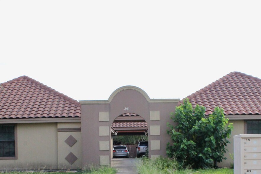 Building Photo - 201 S Ridge Ln