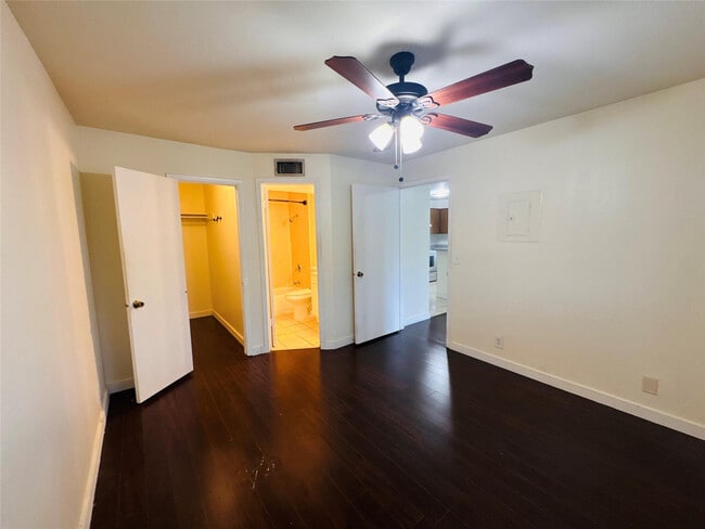 Building Photo - 4090 N Pine Island Rd