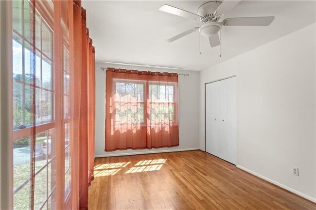 Building Photo - 2866 Highland Dr SE