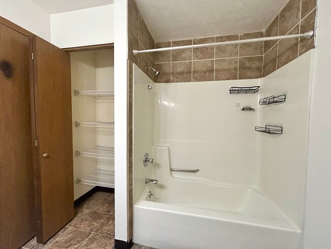 Building Photo - Two Bedroom Home in Southwest Grand Rapids