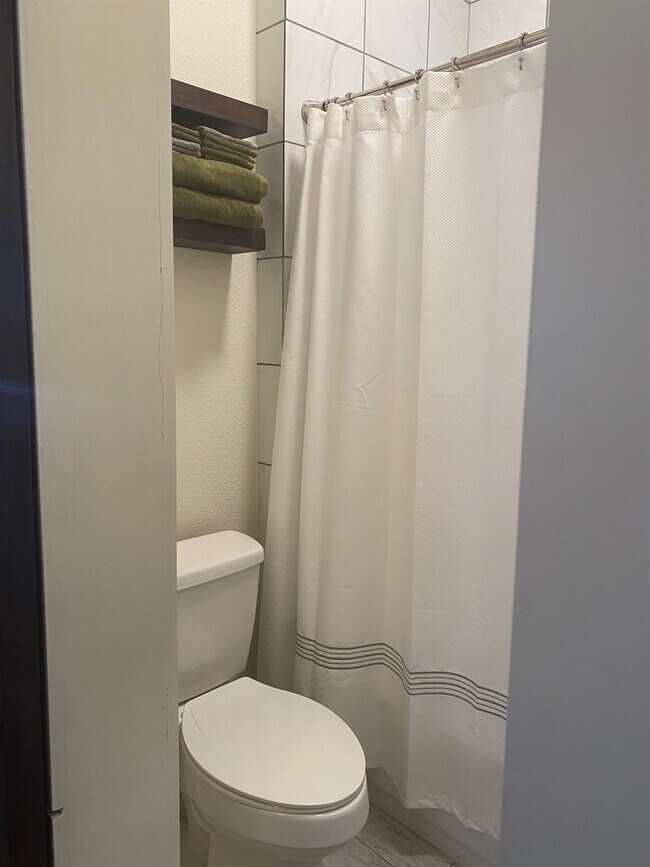 Building Photo - 2708 Winbern St