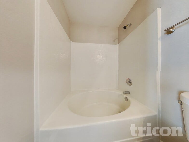 Building Photo - 5877 Culloden Ct