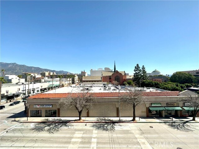 Building Photo - 39 S Los Robles Ave