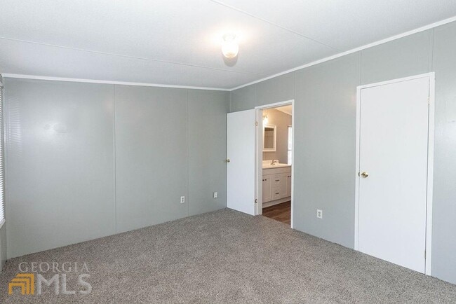 Building Photo - 108 Sherwood Rd