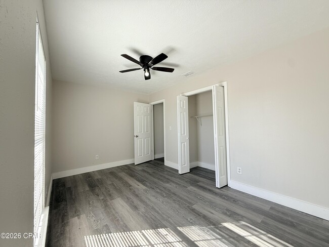 Building Photo - 6615 Enzor St