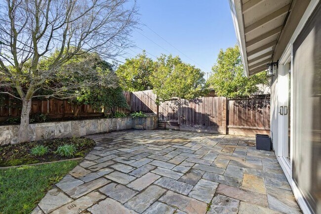Building Photo - 6386 Blackwood Dr