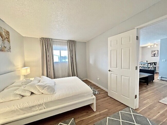 Building Photo - Furnished Cozy 1 Bedroom / 1 Bath Condo - Utilities Included