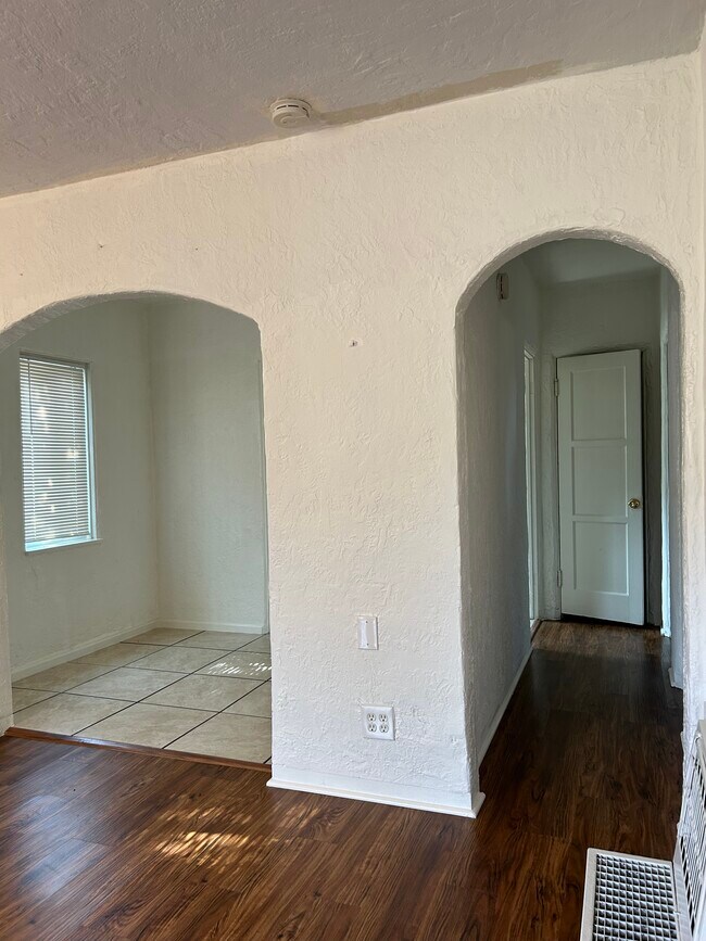 Building Photo - 33141 Case St