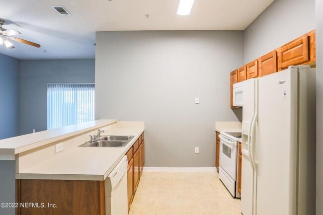 Building Photo - 2 bedroom in Jacksonville FL 32277