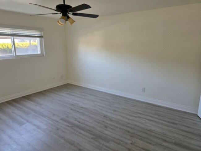 Building Photo - Renovated downstairs 2 bedroom 1 bath cond...