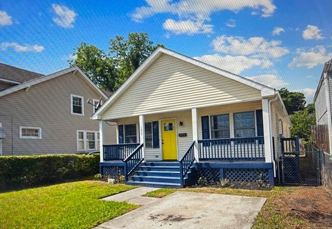 Primary Photo - 1040 W 35th St