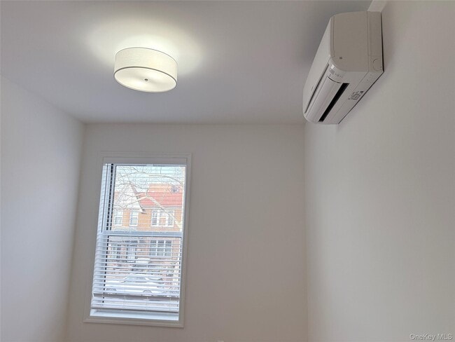 Building Photo - 40-18 50th Ave