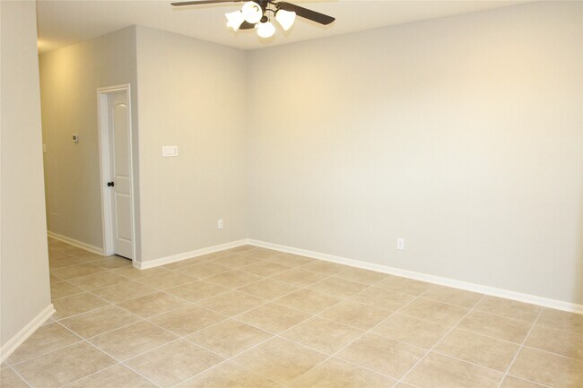 Building Photo - 12102 La Strada St