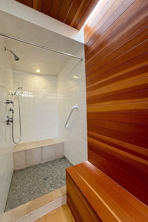 Building Photo - 174 Maplewood St