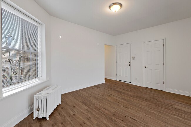 Building Photo - 3722 N Clark St