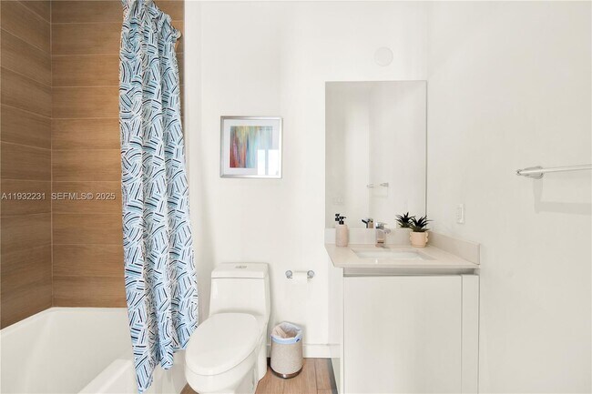 Building Photo - 1600 SW 1st Ave