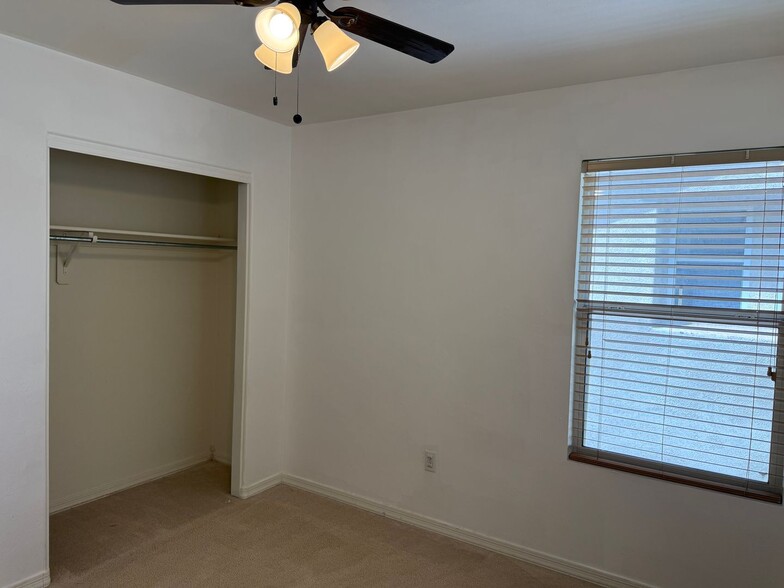 Building Photo - 281 W Paseo Celestial