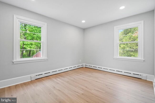 Building Photo - 170 Iron Hill Rd