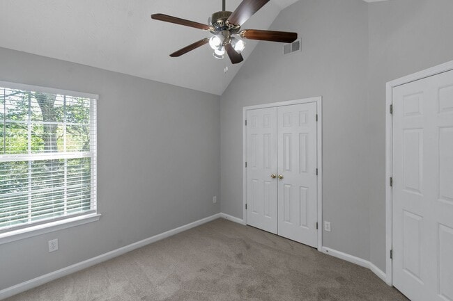 Building Photo - Impressive 3 Bed, 2.5 Bath Home