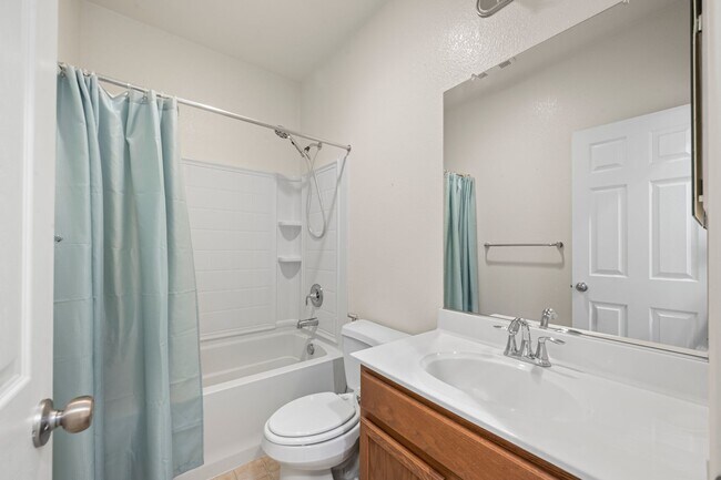 Building Photo - Desirable Elk Grove Area