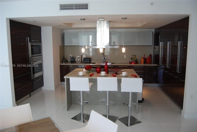 Building Photo - 200 Sunny Isles Blvd