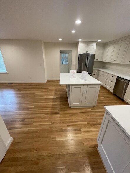 Building Photo - 717 Glen Eden Dr