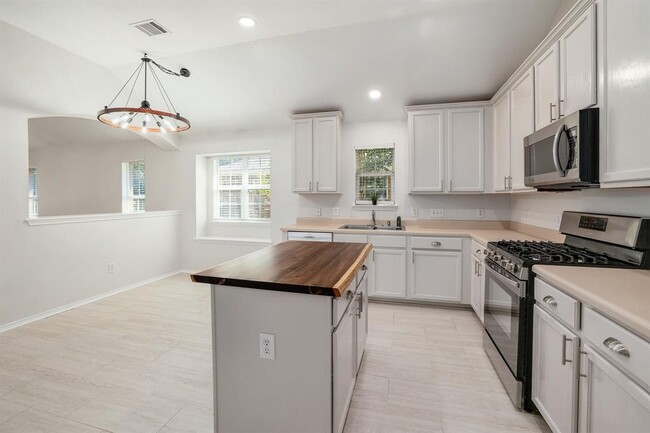 Building Photo - 108 Windmill Cir