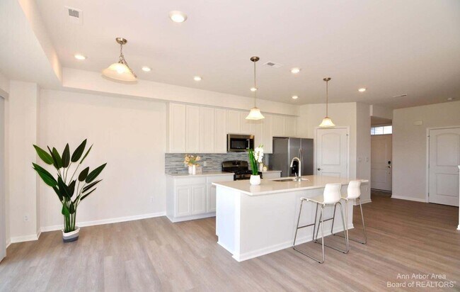 Building Photo - 1104 Salt Springs Dr