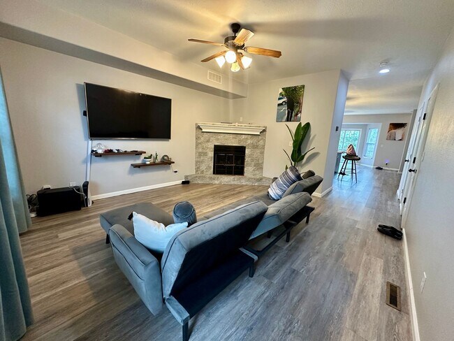 Building Photo - 301 Carmel Valley Way