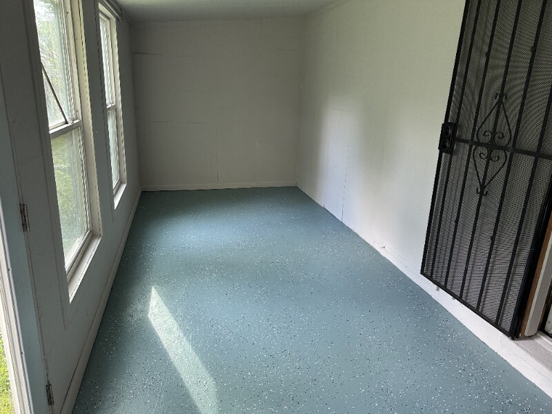 Building Photo - 3022 Bank St