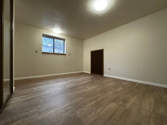 Building Photo - E432 Bay Ln