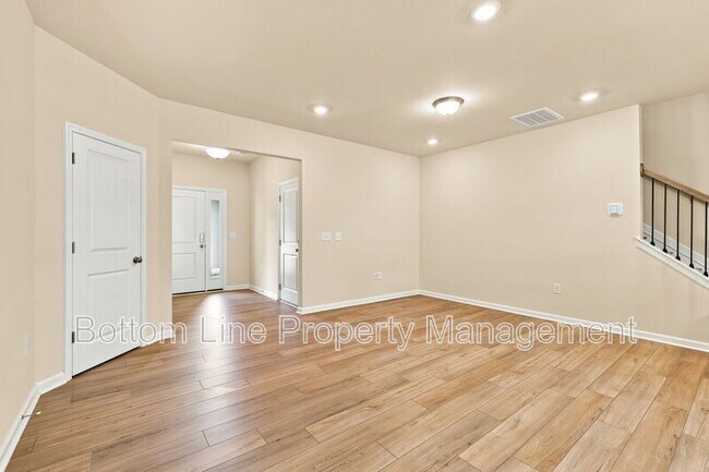 Building Photo - 460 Glen Clova Dr