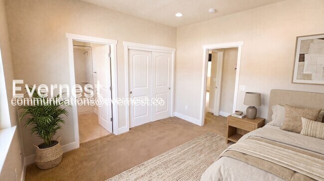 Building Photo - 3-Bed/3.5-Bath Townhome/ Available Now!