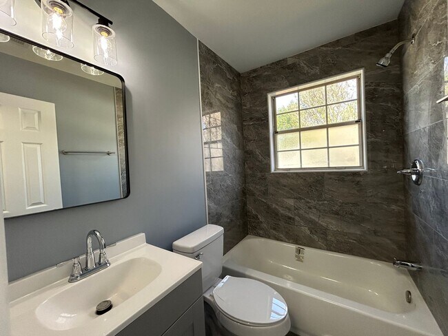 Building Photo - Fully upgraded home in Cedar Hills!