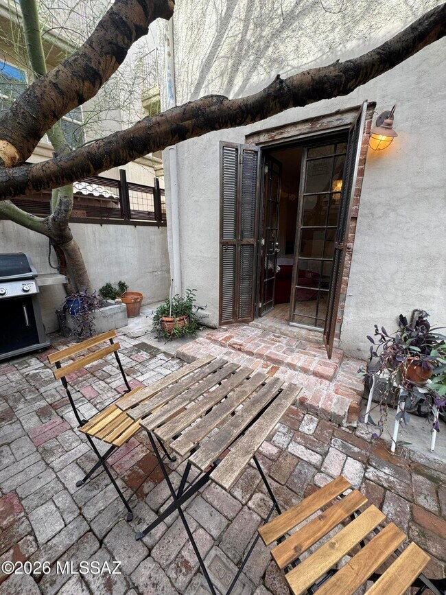 Building Photo - 21 E Corral St